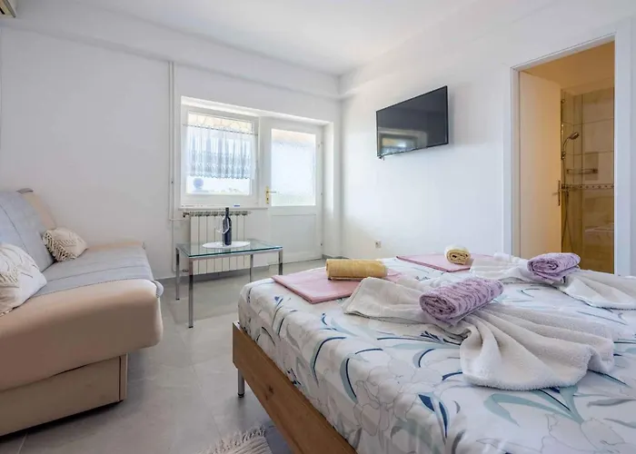 In 5316 Apartment *